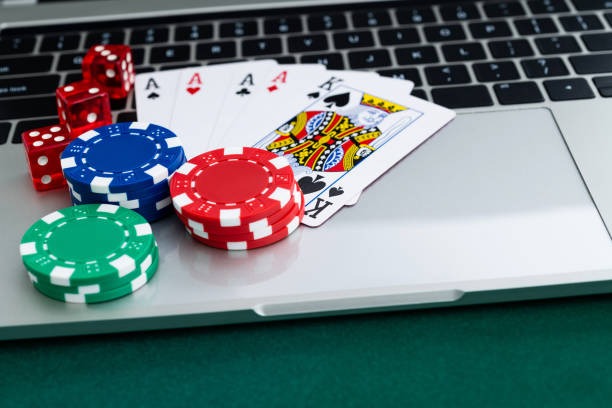 Live Sic Bo Dadu table with three dice and betting layout